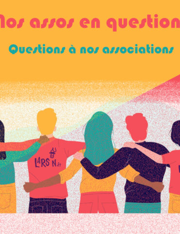 5 personnes se prennent par les épaules et regardent au loin le titre "Nos assos en question".